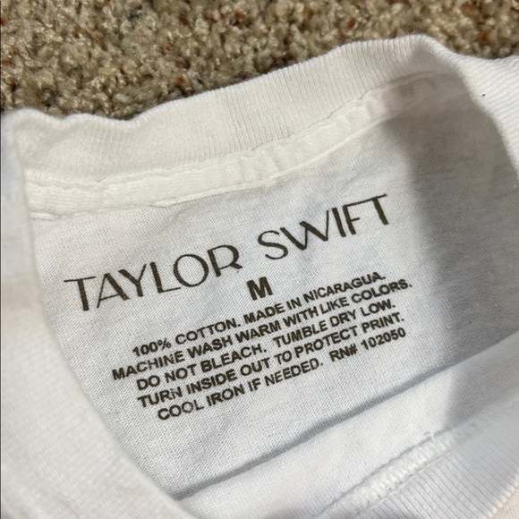 Taylor Swift Fearless White Graphic T-Shirt Size M - Picture 5 of 5